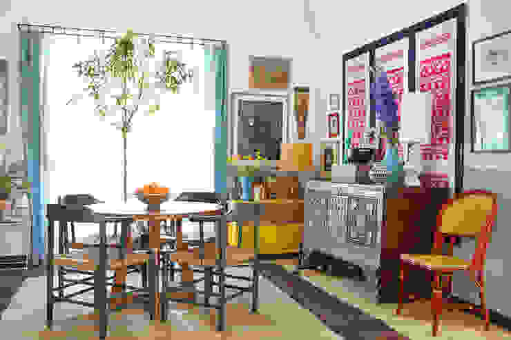 Salas de jantar mediterrânicas por Casa Josephine Mediterrânico