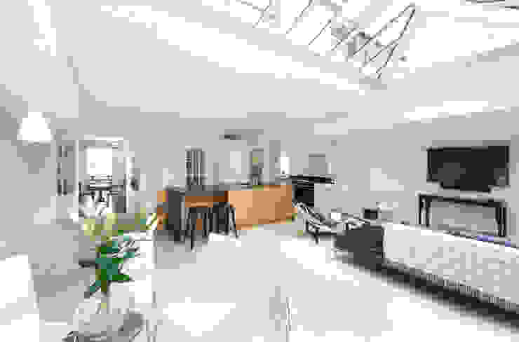 Simple facade, surprising interior | homify | homify