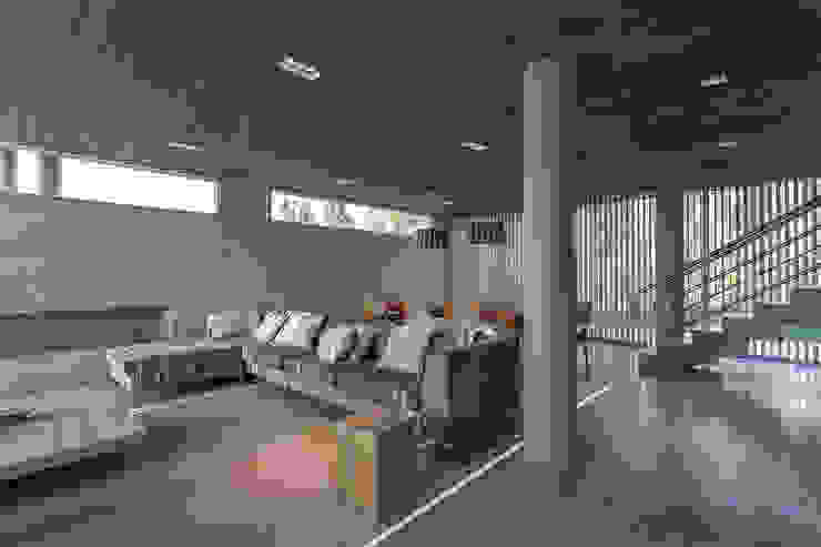 ESTUDIO GEYA Soggiorno moderno