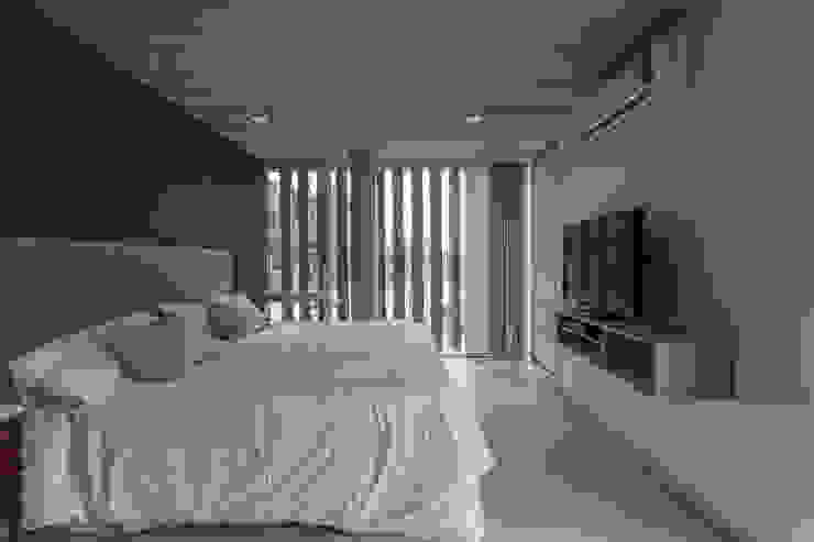 ESTUDIO GEYA Camera da letto moderna