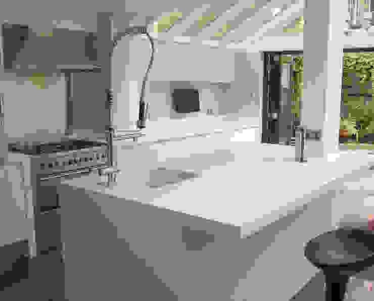 White gloss kitchen Greengage Interiors Modern kitchen MDF White Pyram,Smeg,Corian,Gessi