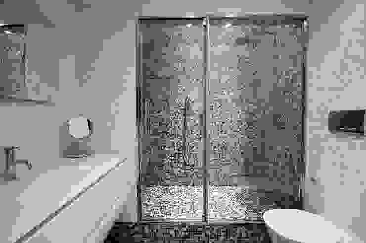 Sliding Curve, Filippo Colombetti, Architetto Filippo Colombetti, Architetto Minimalist bathroom Glass Grey