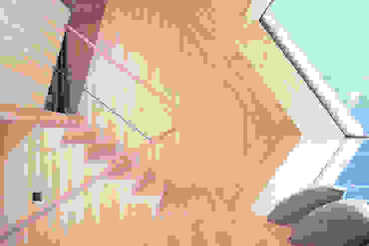 Aberjung Design Agency Pasillos, vestíbulos y escaleras de estilo moderno