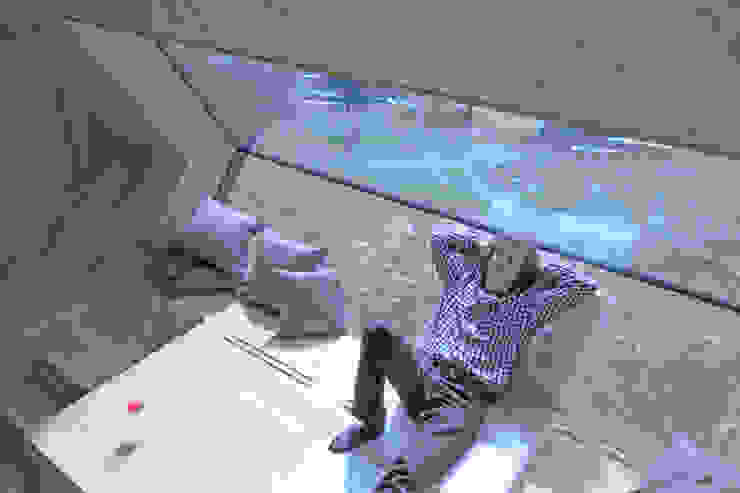 Aberjung Design Agency Puertas y ventanas de estilo moderno