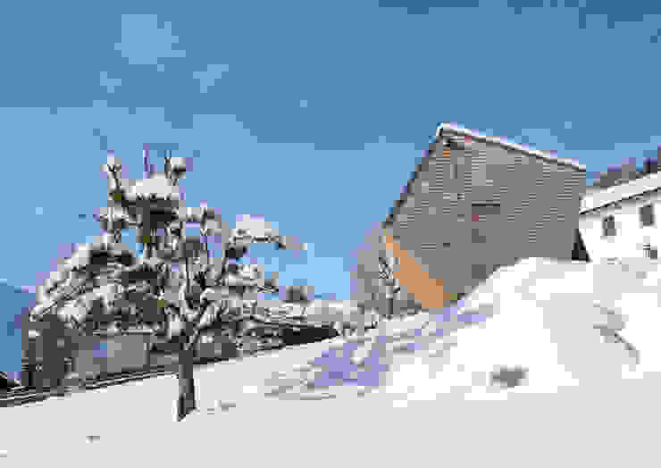 Aberjung Design Agency Casas modernas