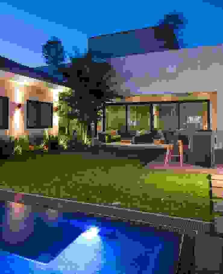 JARDÍN Rousseau Arquitectos Jardines de estilo moderno