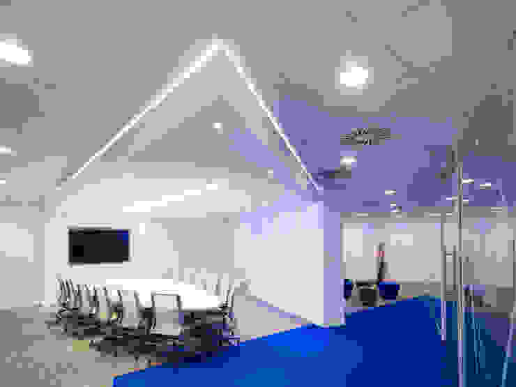 Teardrop meeting table Paramount Office Interiors Gewerbeflächen Geschäftsräume & Stores