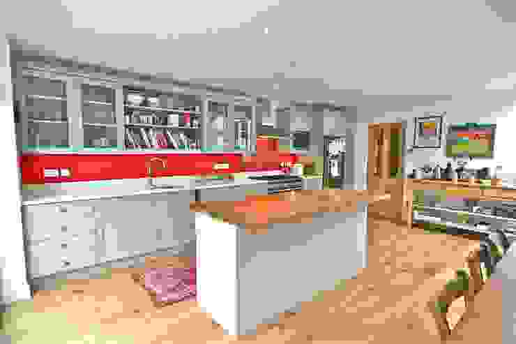 Acton, London Laura Gompertz Interiors Ltd Modern kitchen Wood Green red splashback,green kitchen,island,glass wall cabinet,contemporary kitchen,wood worktop,white worktop