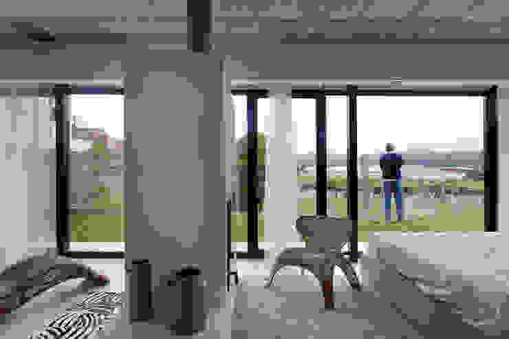 Janelas e portas minimalistas por Nan Arquitectos Minimalista