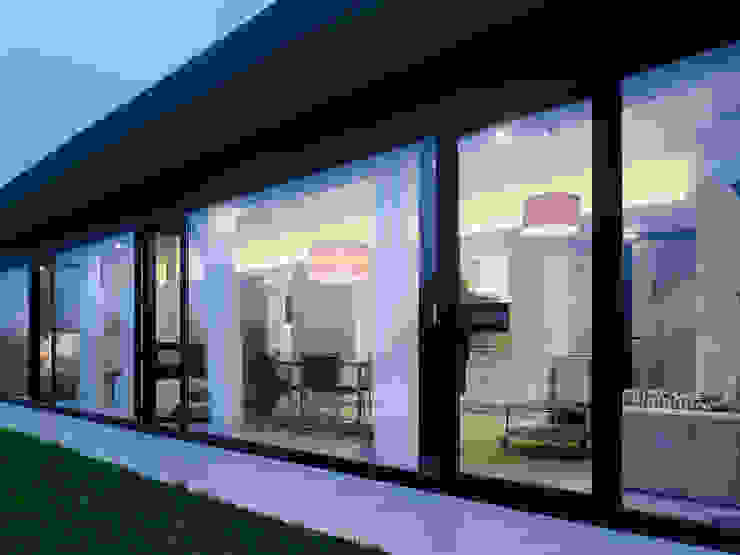 Janelas e portas minimalistas por Nan Arquitectos Minimalista