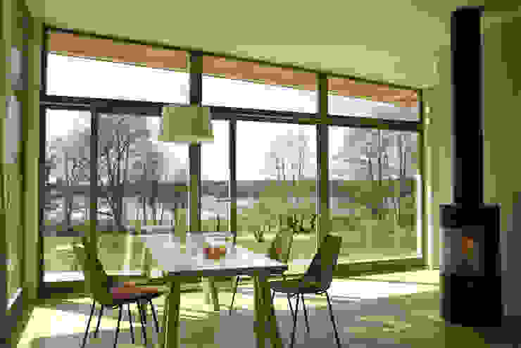 Sommerhaus PIU 65 Skandinavische Esszimmer von SOMMERHAUS PIU - YES WE WOOD Skandinavisch Holz Holznachbildung