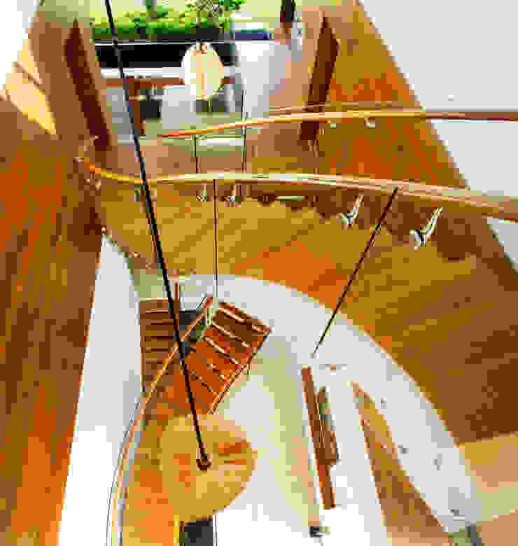 MEERA SKY GARDEN HOUSE Guz Architects 現代風玄關、走廊與階梯