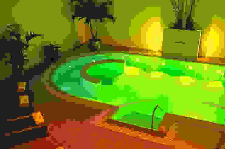 Indoor swimming pool ITALIAN WELLNESS - The Art of Wellness Moderner Spa