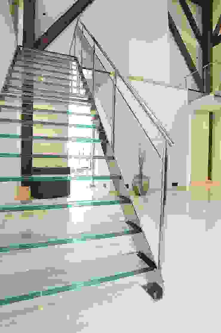 modern oleh EeStairs | Stairs and balustrades, Modern
