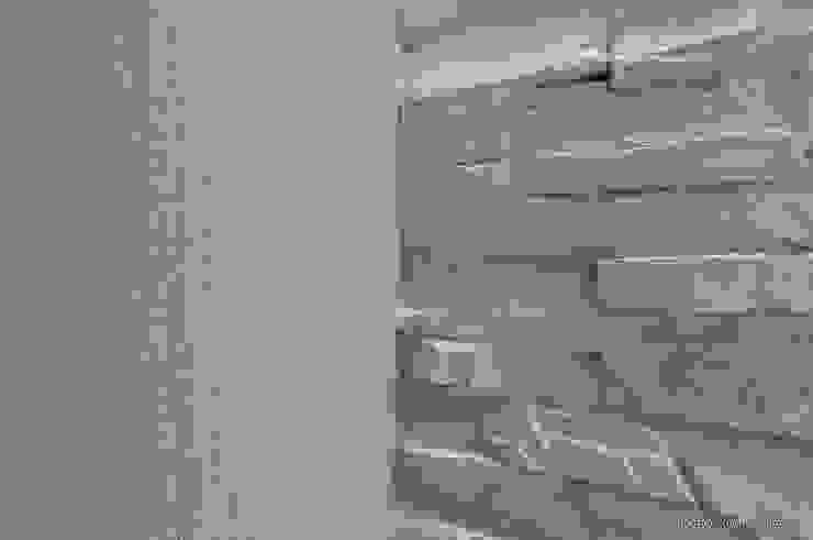 Conjugação de papel e de revestimento de parede Salas de estar modernas por Stoc Casa Interiores Moderno