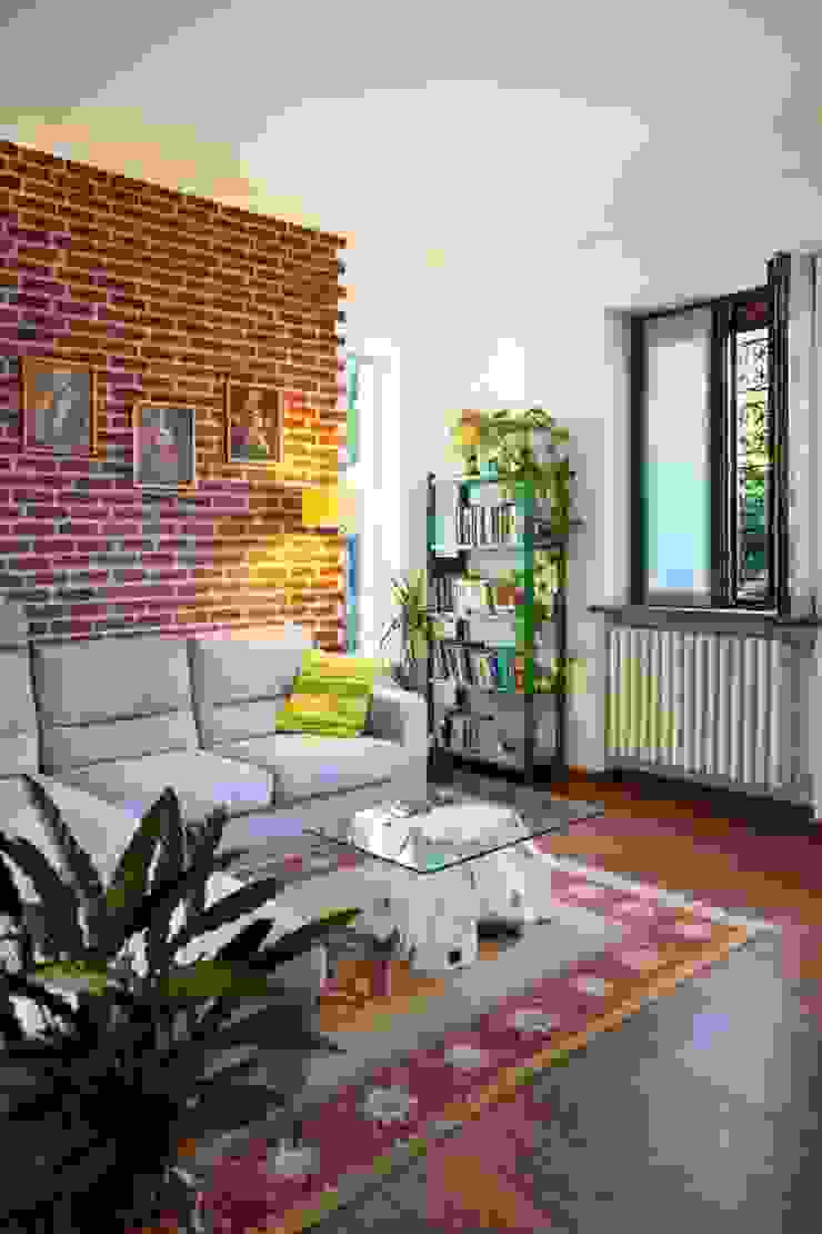 Ristrutturazione, INNOVATEDESIGN® s.a.s. di Eleonora Raiteri INNOVATEDESIGN® s.a.s. di Eleonora Raiteri Moderne Wohnzimmer