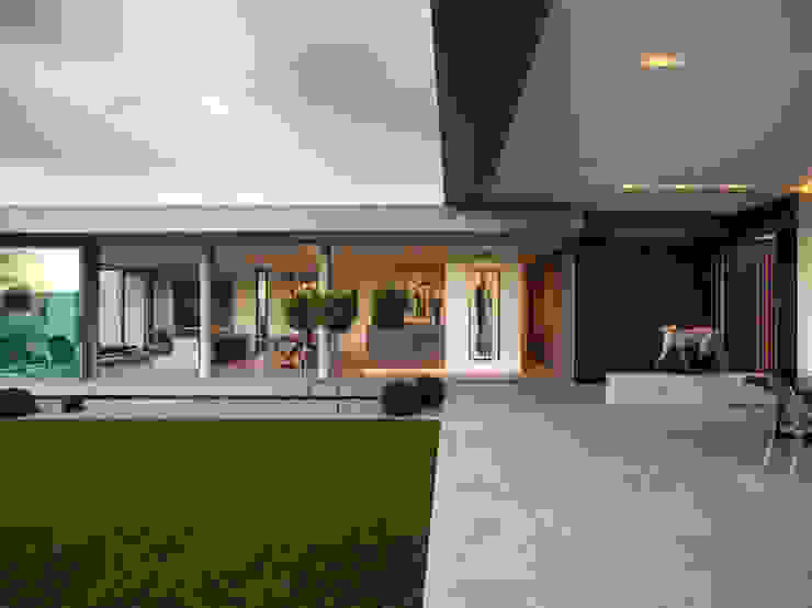 House 01, Hyde Park Jardins modernos por Daffonchio & Associates Architects Moderno