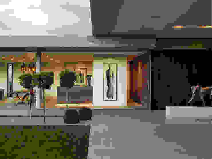 House 01, Hyde Park Jardins modernos por Daffonchio & Associates Architects Moderno