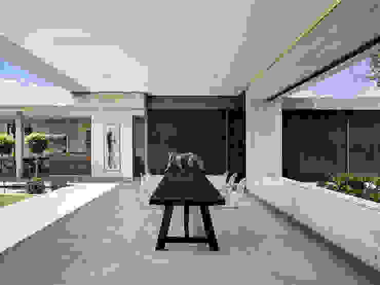 House 01, Hyde Park Salas de jantar modernas por Daffonchio & Associates Architects Moderno