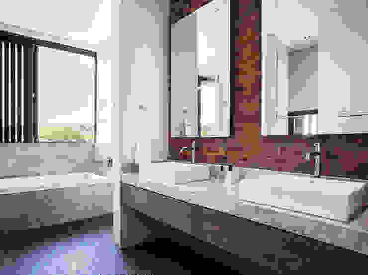 House 01, Hyde Park Casas de banho modernas por Daffonchio & Associates Architects Moderno