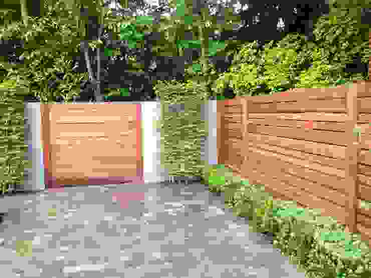 Contemporary screening , fencing & wall panels: Modern screening options in a high quality hardwood , Paul Newman Landscapes Paul Newman Landscapes Moderner Garten