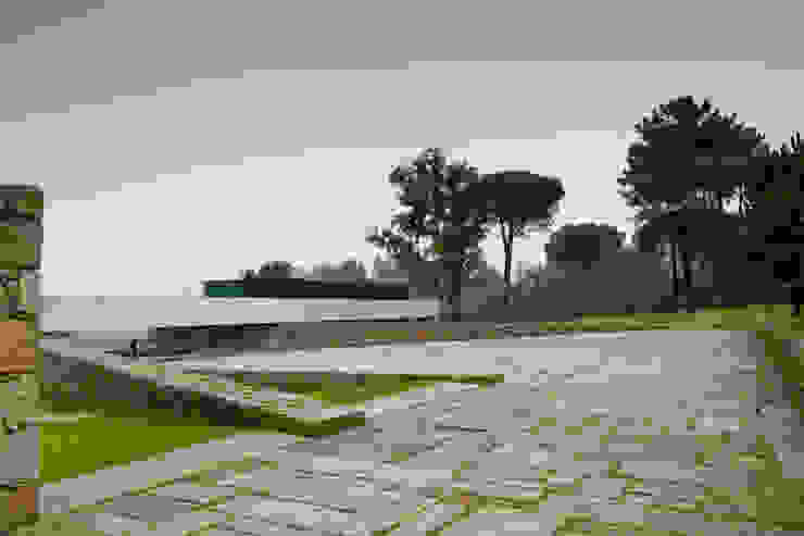 Duas casas em Monção Casas modernas por JPL Arquitecto Moderno