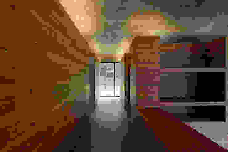 Duas casas em Monção Corredores, halls e escadas modernos por JPL Arquitecto Moderno