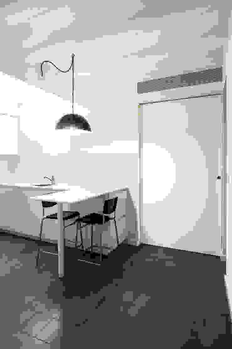 UMBAU EINER ECKWOHNUNG IM GOTISCHEN VIERTEL VON BARCELONA M2ARQUITECTURA Moderne Häuser
