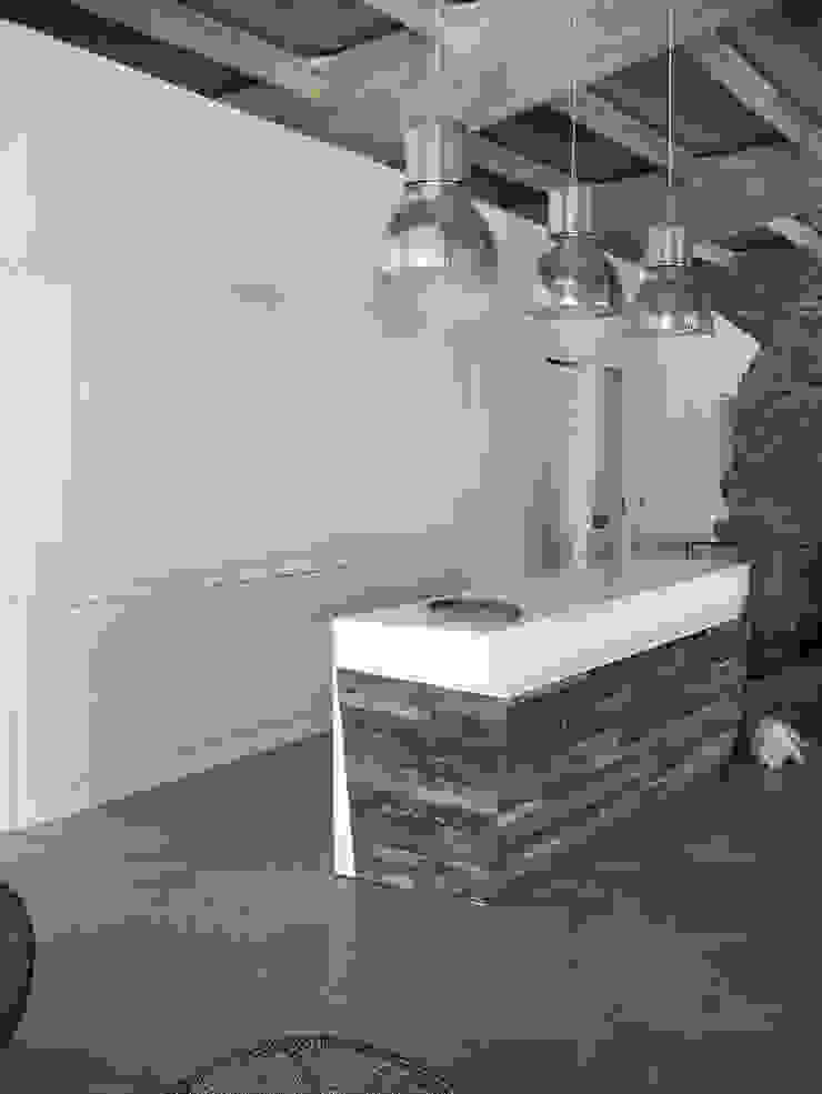 Margarete (Architetti Anselmi S. e Crucianelli E.) Industrial style houses