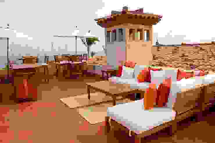 DIAZ DE LUNA SIGNATURE Nowoczesny balkon, taras i weranda