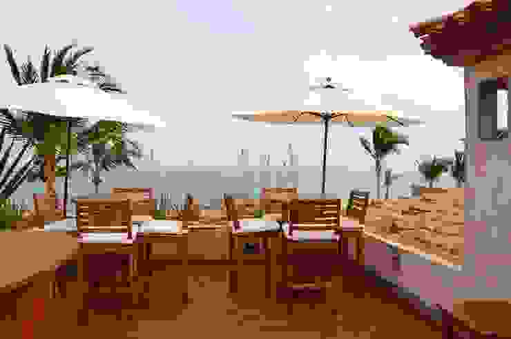 DIAZ DE LUNA SIGNATURE Nowoczesny balkon, taras i weranda