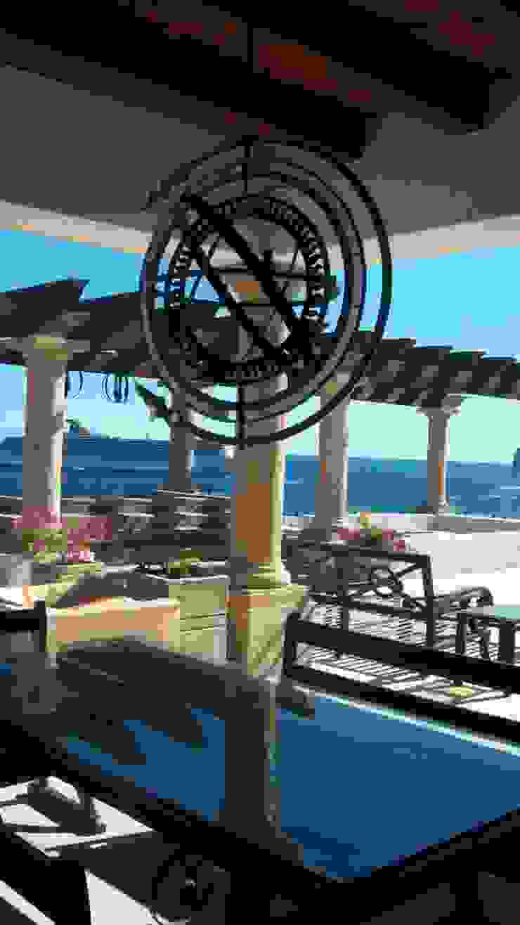 DIAZ DE LUNA SIGNATURE Nowoczesny balkon, taras i weranda