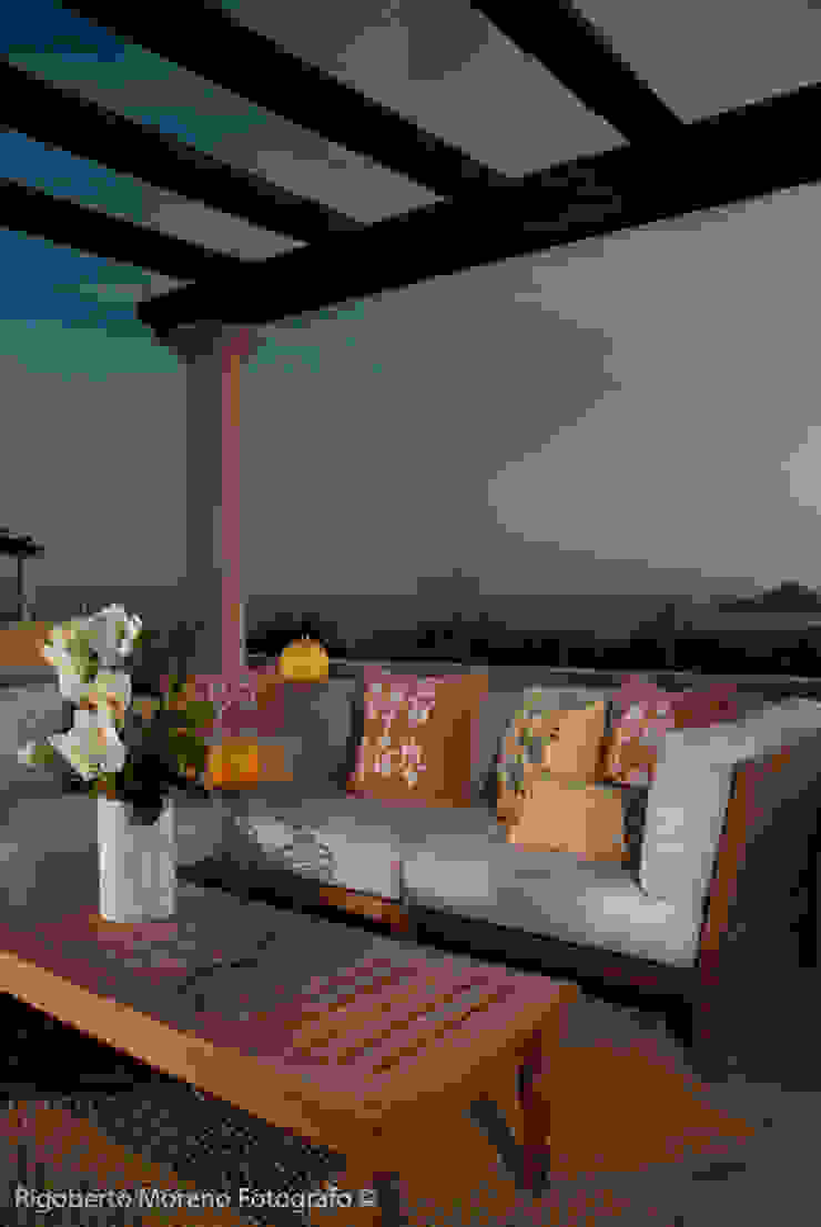 DIAZ DE LUNA SIGNATURE Nowoczesny balkon, taras i weranda