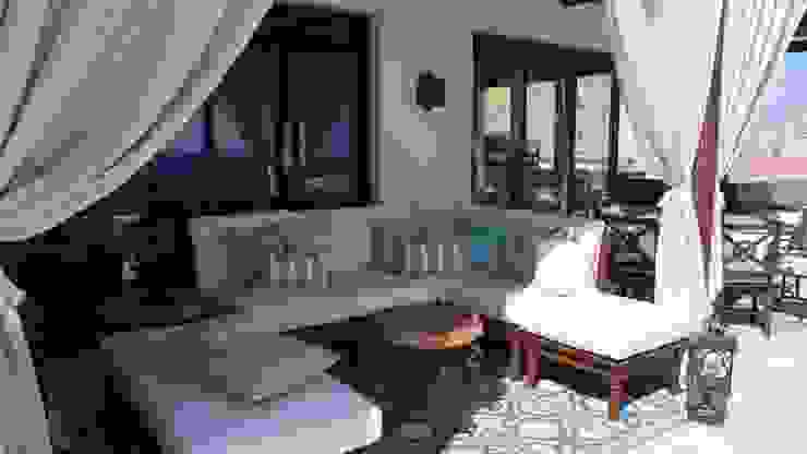 DIAZ DE LUNA SIGNATURE Nowoczesny balkon, taras i weranda