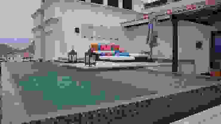 DIAZ DE LUNA SIGNATURE Nowoczesny balkon, taras i weranda