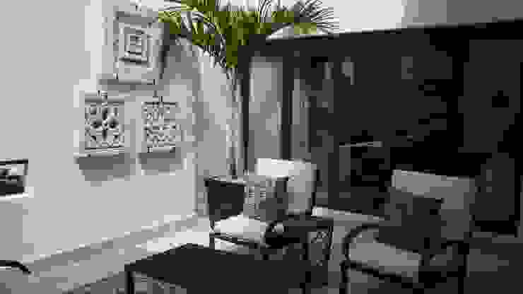 DIAZ DE LUNA SIGNATURE Nowoczesny balkon, taras i weranda