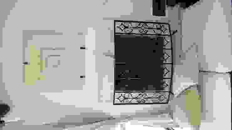 DIAZ DE LUNA SIGNATURE Nowoczesny balkon, taras i weranda