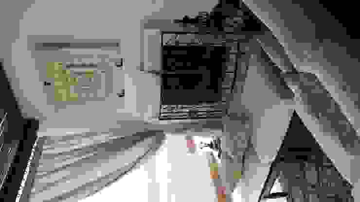 DIAZ DE LUNA SIGNATURE Nowoczesny balkon, taras i weranda