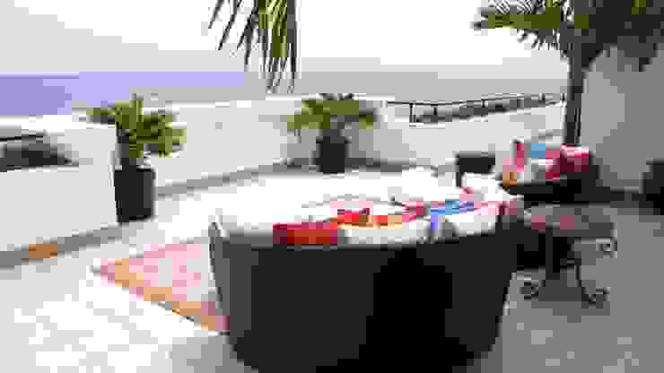 DIAZ DE LUNA SIGNATURE Nowoczesny balkon, taras i weranda