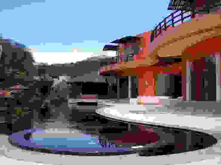 Mariposa House arqflores / architect Piscinas tropicais