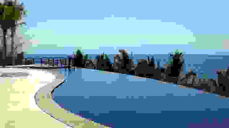 Mariposa House arqflores / architect Piscinas tropicais