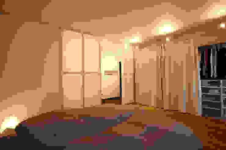 Minimalist bedroom by ニュートラル建築設計事務所 Minimalist