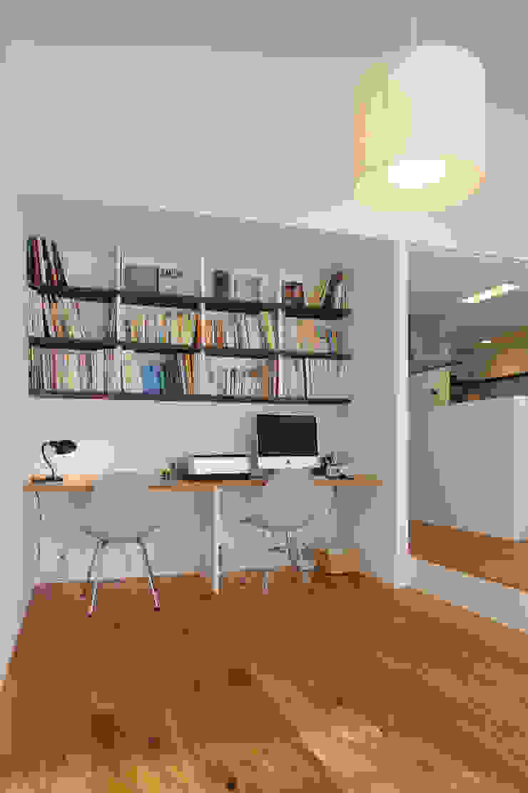 Minimalist study/office by ニュートラル建築設計事務所 Minimalist