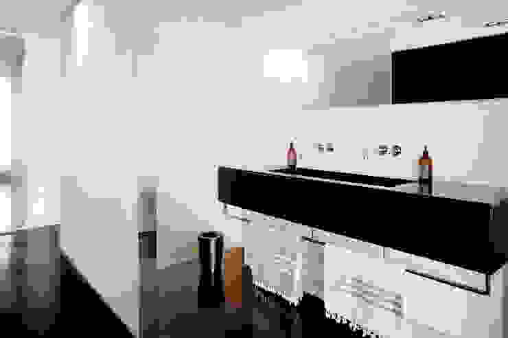 appartement B, atelier d'architecture Yvann Pluskwa atelier d'architecture Yvann Pluskwa Minimalistische Badezimmer