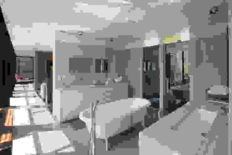 ZD+A Eclectic style bathrooms