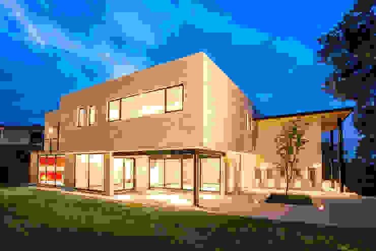 Sobrado + Ugalde Arquitectos 에클레틱 복도, 현관 & 계단