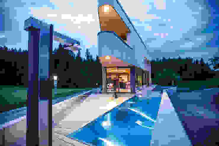 Schwimmkanal passt perfekt zur Architektur, Polytherm GmbH. Polytherm GmbH. Modern Pool Pool