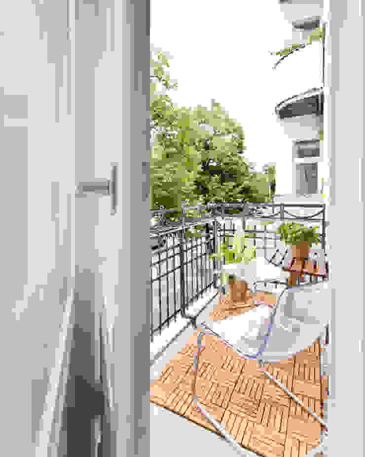 Salas de estar escandinavas por lifelife GmbH Escandinavo