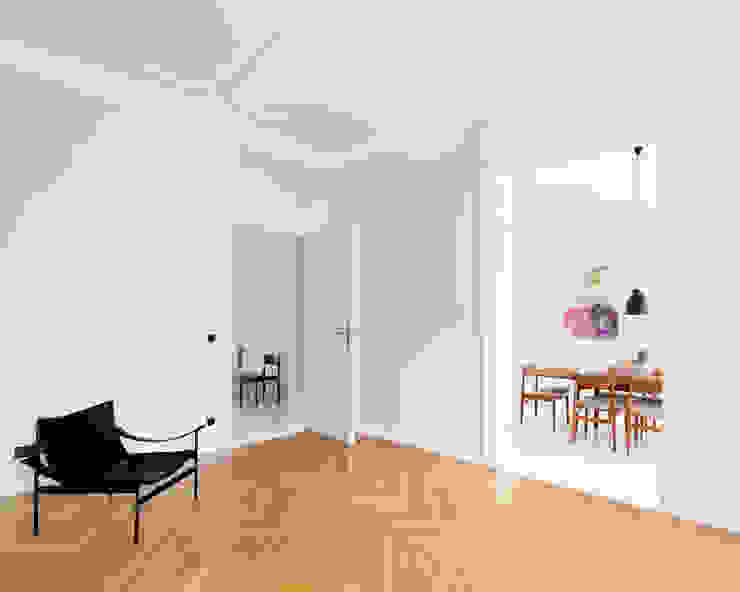 Salas de estar escandinavas por lifelife GmbH Escandinavo