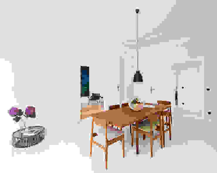 Salas de estar escandinavas por lifelife GmbH Escandinavo